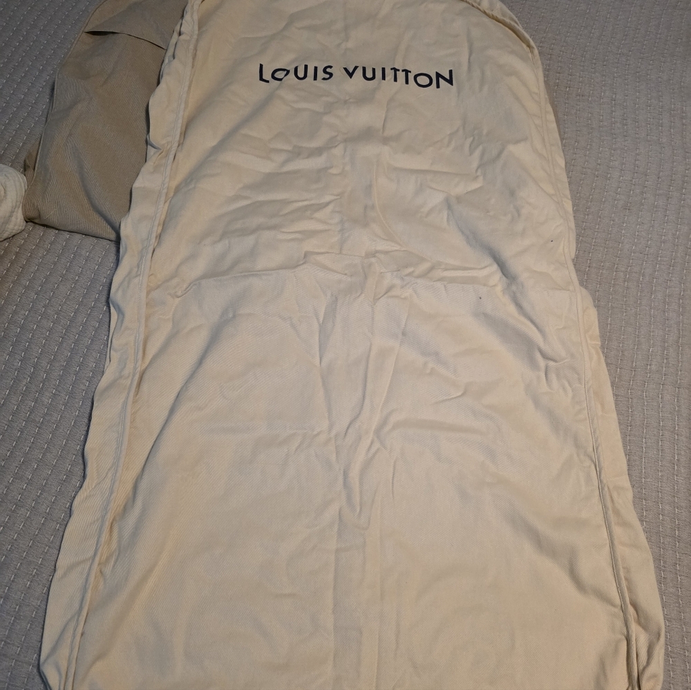 Designer Garmet & Dust Bags - Picture 5 of 7